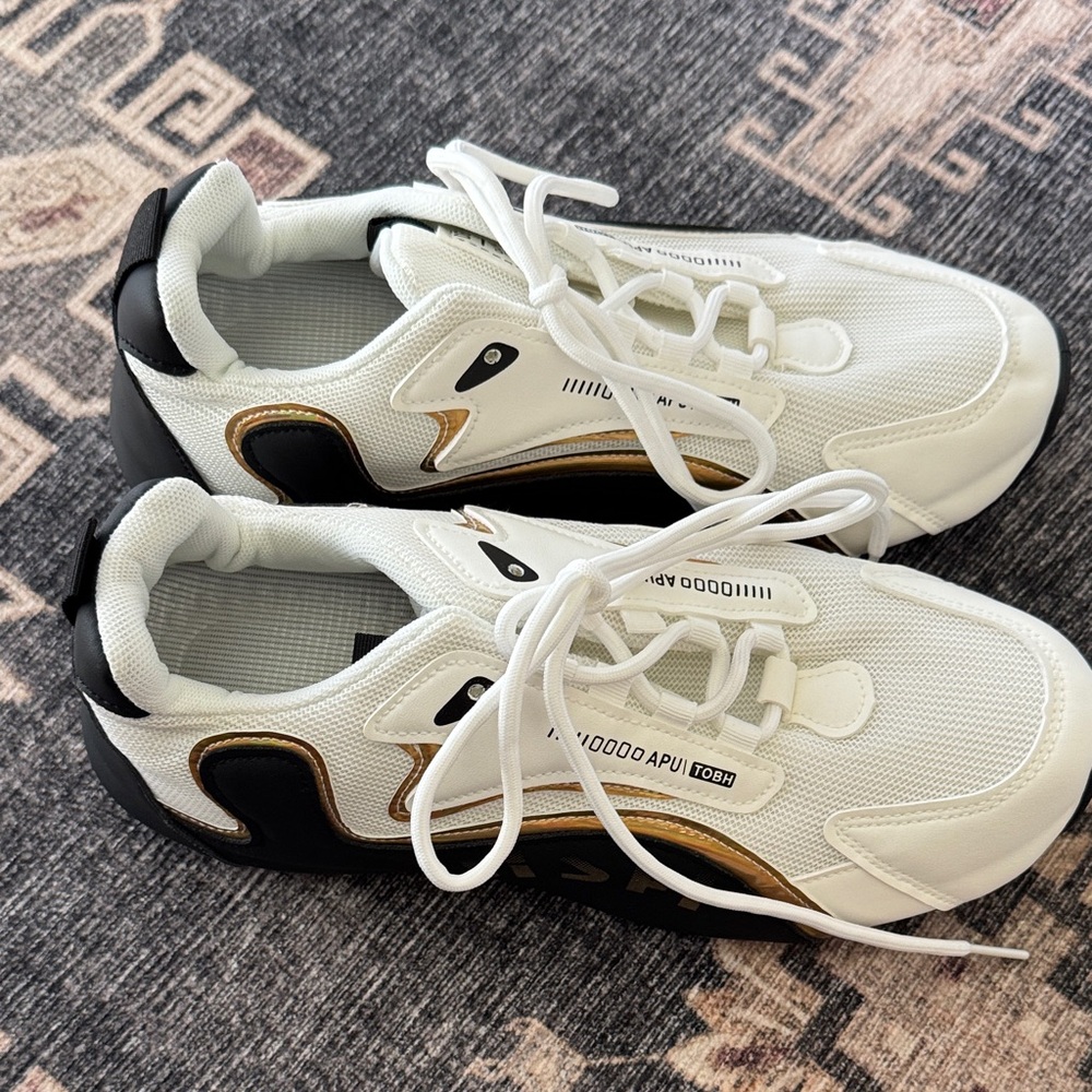 NWOT DenimArt Fashion Running Shoes White and Black with Gold Accents